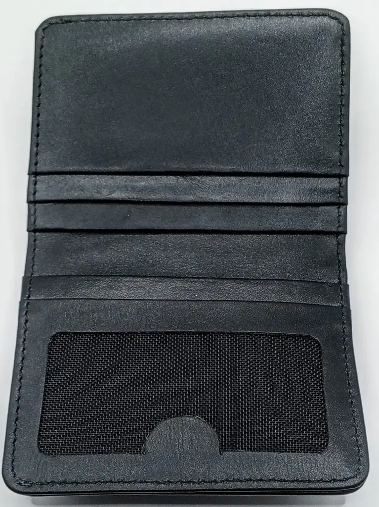 This men's wallet made of genuine leather is available in BLACK color. Its price is only 1350 rupees, including home delivery. (Black)